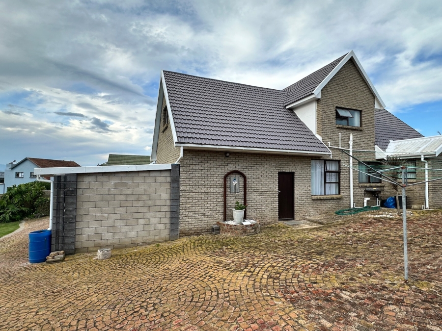 4 Bedroom Property for Sale in Hartenbos Heuwels Western Cape